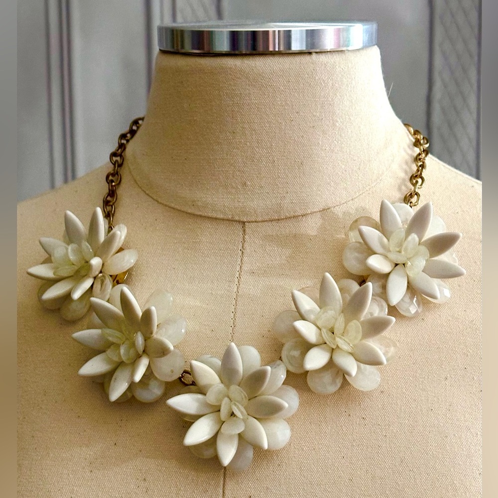 Loft Flower Shell Statement Necklace